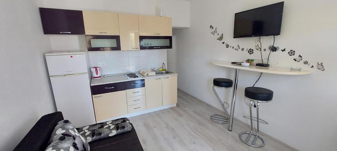 Apartmani Zana Pirovac Buitenkant foto
