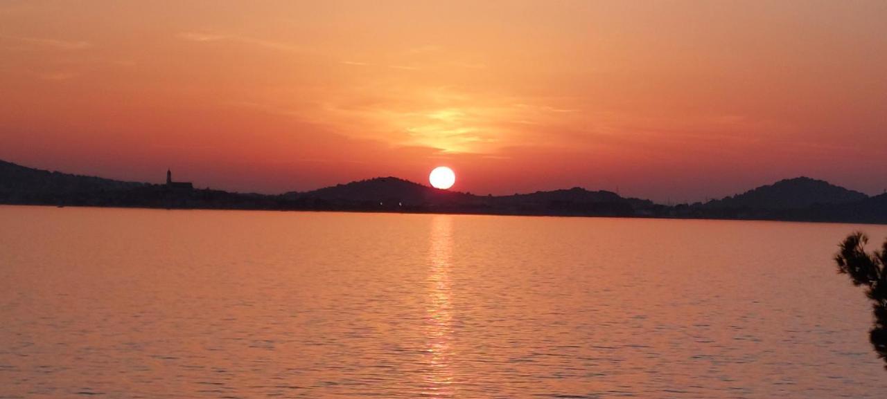 Apartmani Zana Pirovac Buitenkant foto