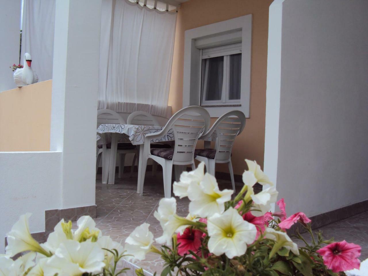 Apartmani Zana Pirovac Buitenkant foto